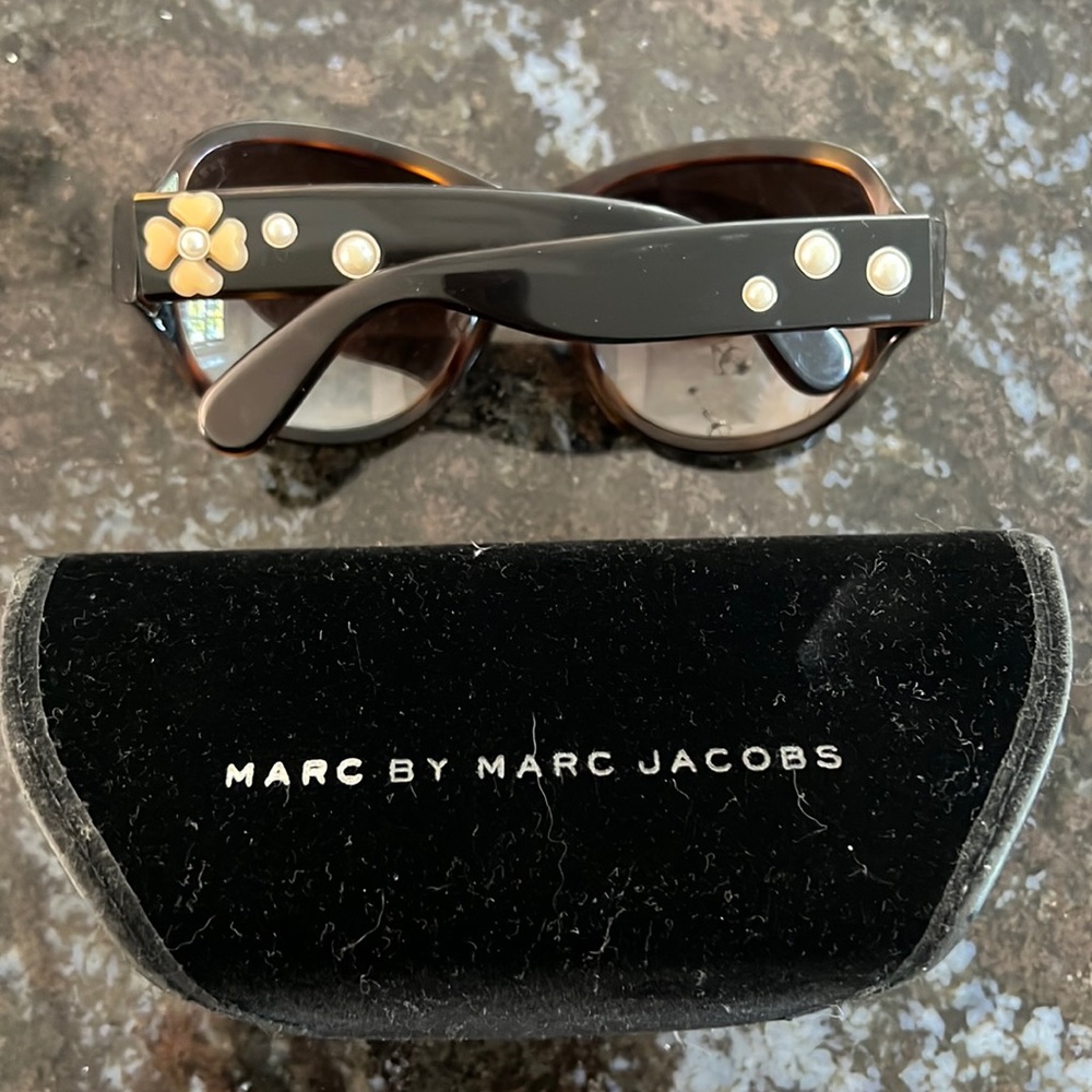 Marc by Marc Jacobs Oversized Sunglasses Brown Marble Pearl Embellished classy